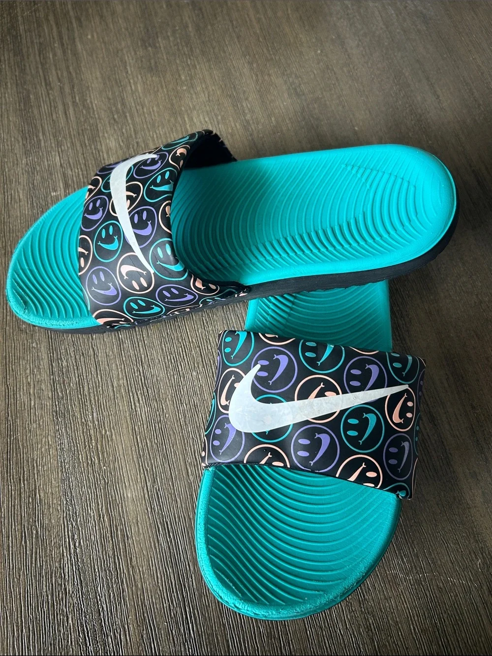 Nike Teal Slide Sandals with Multicolor Smiley Strap, Sz. 5Y.